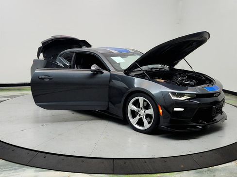 Used 2017 Chevrolet Camaro SS RWD image 10