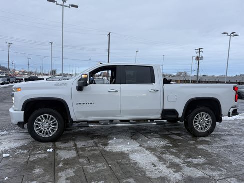Used 2020 Chevrolet Silverado 2500 High Country image 3