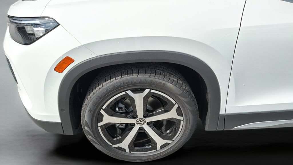 New 2026 Volkswagen Tiguan SE FWD image 36