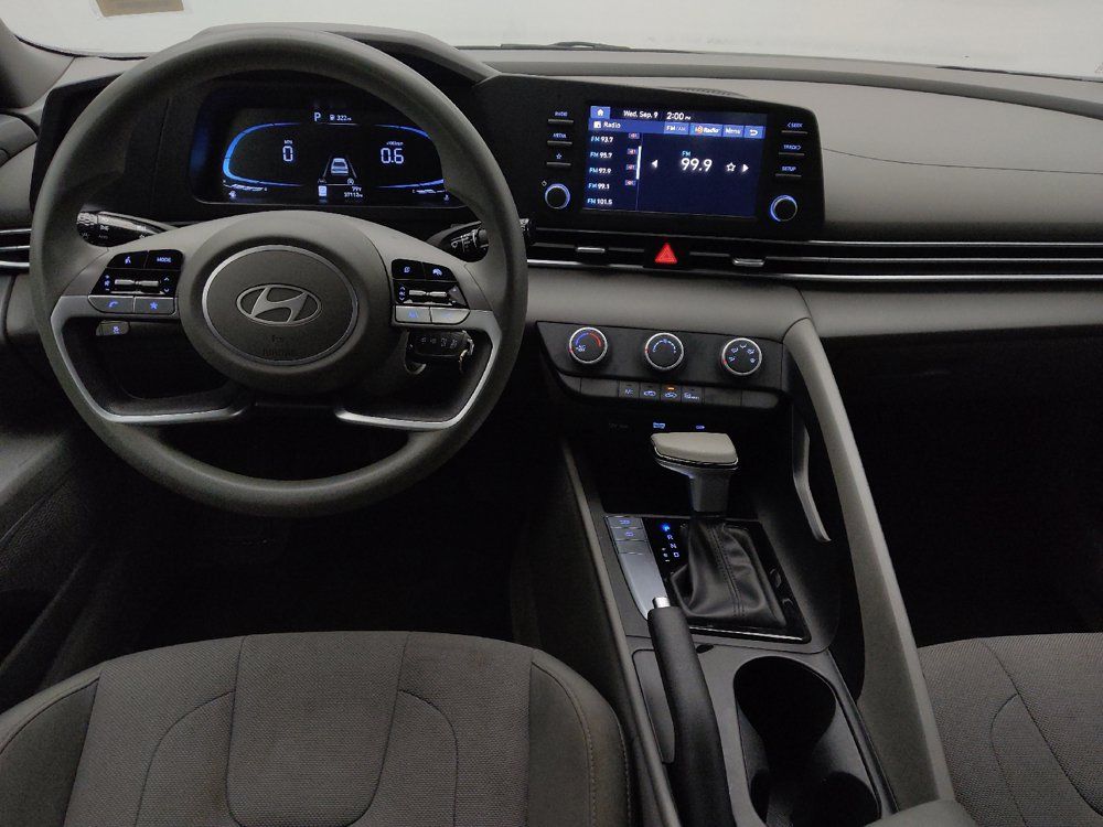 Used 2025 Hyundai Elantra SE FWD image 22