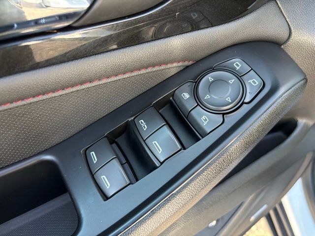 Used 2023 Chevrolet Traverse RS AWD/4WD image 27