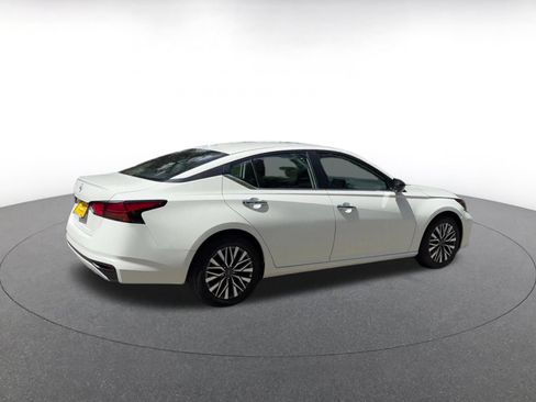 Used 2025 Nissan Altima 2.5 SV FWD image 15