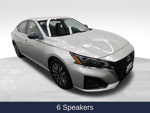 Used 2024 Nissan Altima 2.5 SV image 2