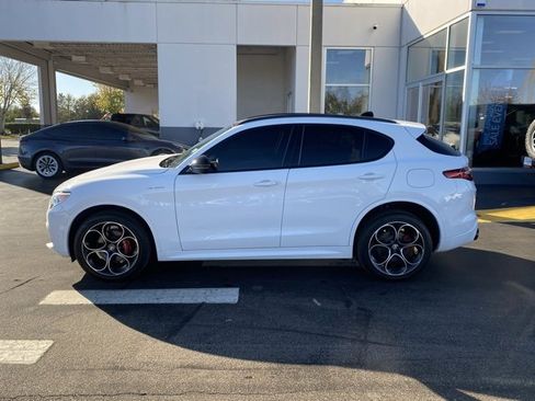 Used 2022 Alfa Romeo Stelvio Veloce image 5