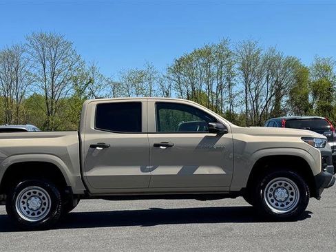 Used 2024 Chevrolet Colorado W/T image 4