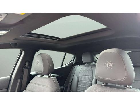 Used 2025 Alfa Romeo Tonale w/ Premium Package AWD/4WD image 10