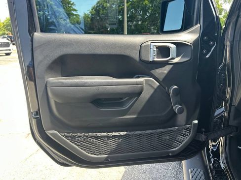 Used 2024 Jeep Gladiator Sport AWD/4WD image 32