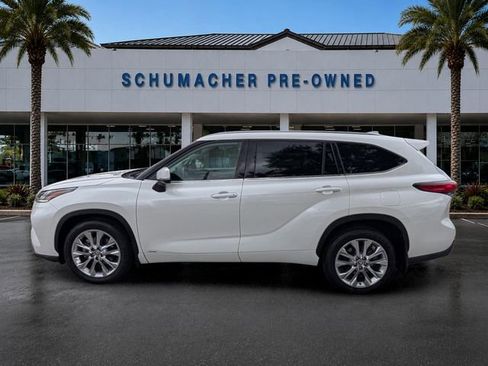 Used 2023 Toyota Highlander Limited AWD/4WD image 4