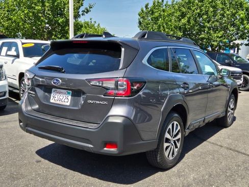 Used 2023 Subaru Outback Premium AWD/4WD image 4