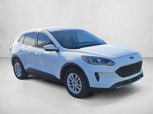 Used 2020 Ford Escape SE image 3