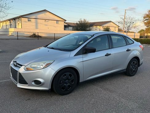 Used 2013 Ford Focus S FWD image 2