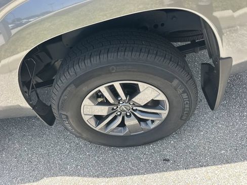 Certified 2025 Nissan Frontier SV w/ SV Convenience Package RWD image 10