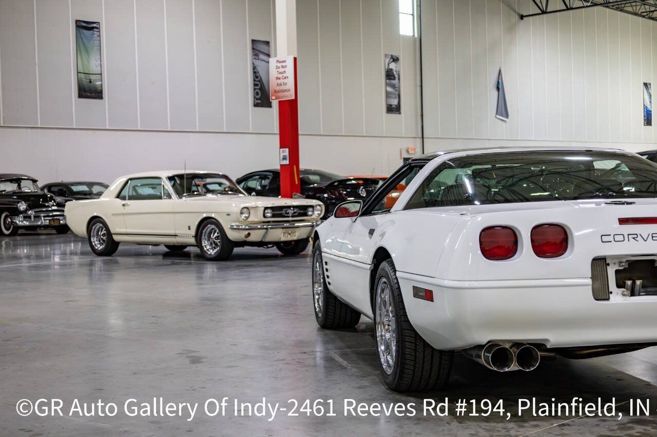 Used 1992 Chevrolet Corvette Coupe RWD image 27