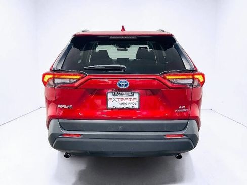 Used 2019 Toyota RAV4 LE w/ Carpet Mat Package AWD/4WD image 7