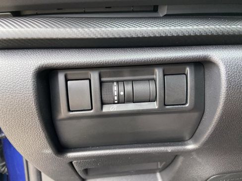 Used 2024 Subaru Crosstrek 2.0i Premium image 43