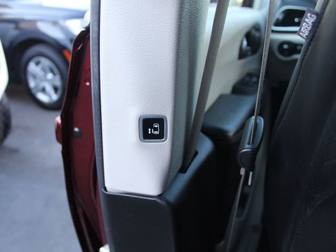 Used 2017 Chrysler Pacifica Platinum image 30