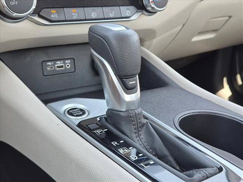 Used 2025 Nissan Altima 2.5 SV FWD image 12