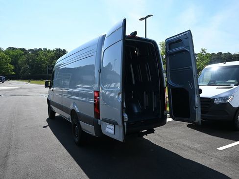 Used 2025 Mercedes-Benz Sprinter 2500 image 33