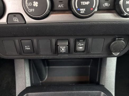 Certified 2019 Toyota Tacoma SR5 image 31