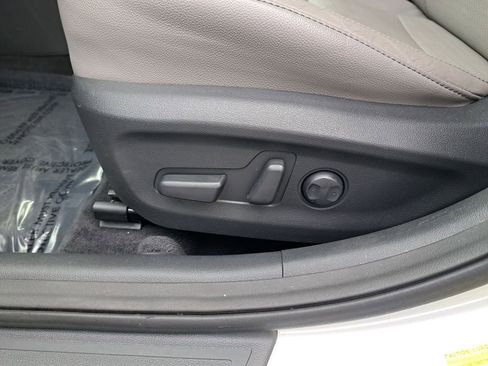 Used 2017 Hyundai Elantra Limited image 34