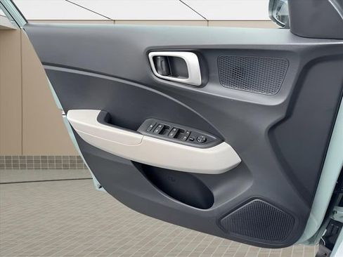 New 2026 Hyundai Venue SEL FWD image 18