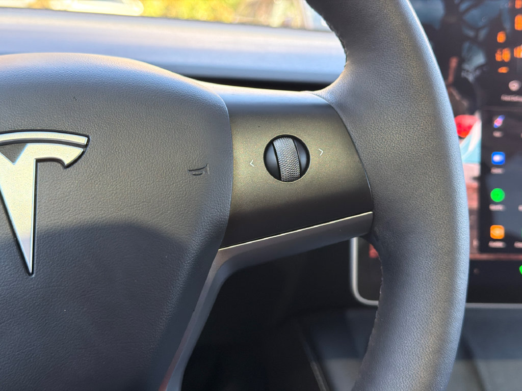 Used 2024 Tesla Model Y Long Range AWD/4WD image 21