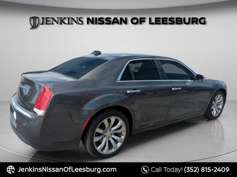 Used 2019 Chrysler 300 Limited RWD image 6