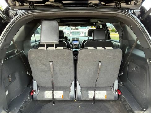 Used 2017 Ford Explorer XLT w/ Equipment Group 202A FWD image 21
