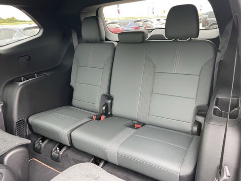 Used 2025 GMC Acadia AT4 w/ Luxury Package image 9