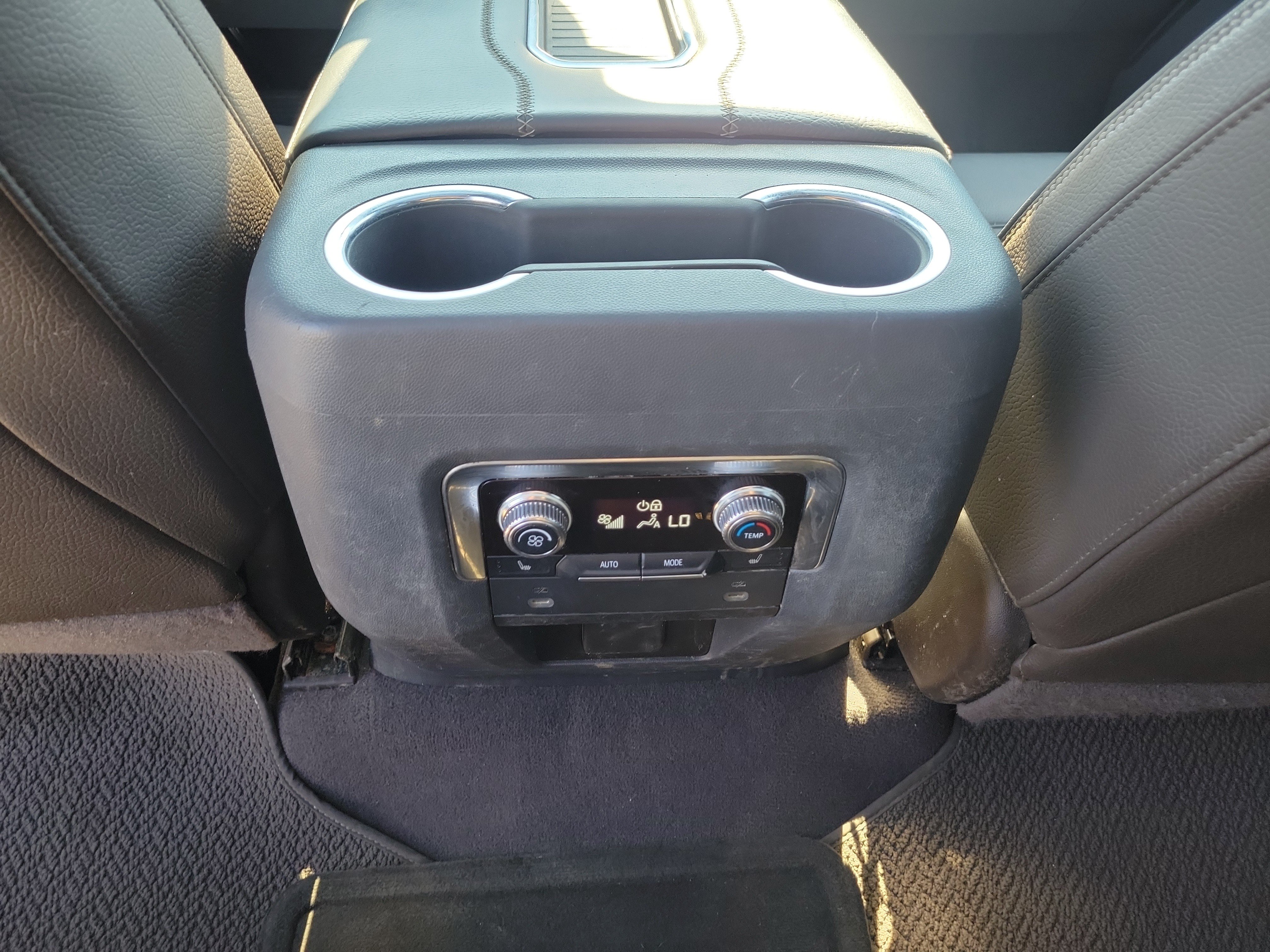 Used 2022 GMC Yukon Denali AWD/4WD image 12
