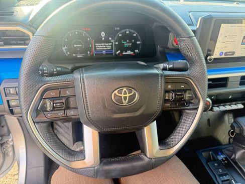 Used 2025 Toyota Tacoma TRD Off-Road image 28