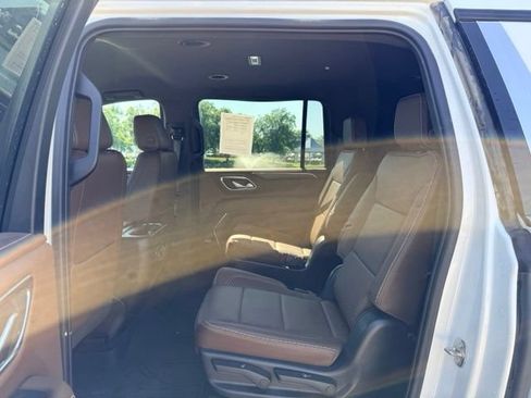 Used 2022 Chevrolet Suburban High Country w/ Max Trailering Package AWD/4WD image 8
