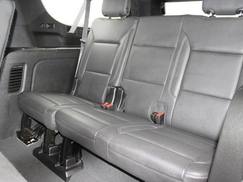 Used 2024 Chevrolet Suburban LT RWD image 39