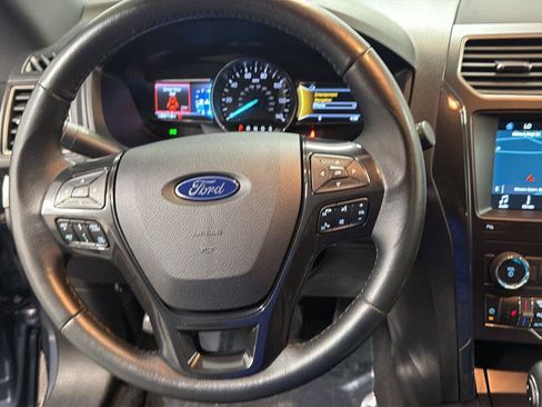 Used 2019 Ford Explorer XLT w/ Equipment Group 202A FWD image 20