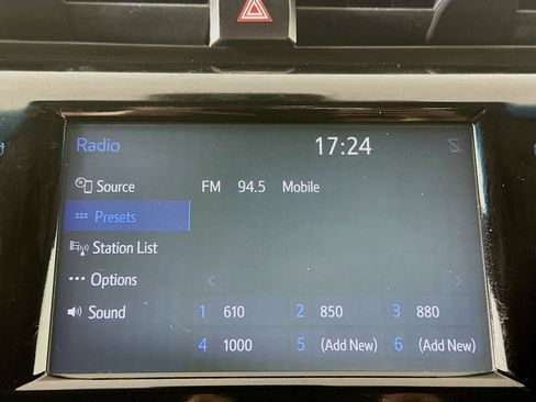 Used 2018 Toyota Camry LE image 19