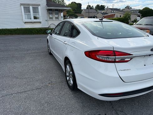 Used 2017 Ford Fusion SE FWD image 3