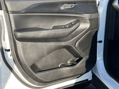 New 2025 Jeep Grand Cherokee L Laredo w/ Luxury Tech Group I image 16