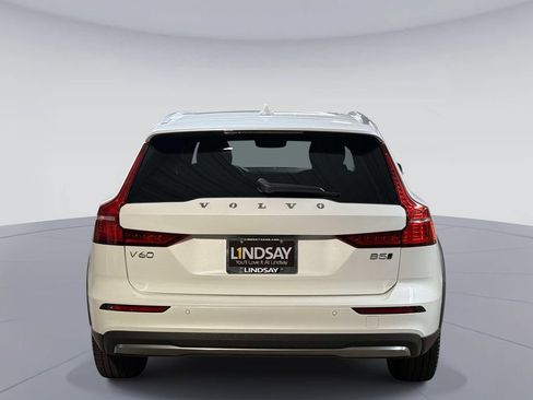 Used 2025 Volvo V60 B5 Cross Country Plus AWD/4WD image 11
