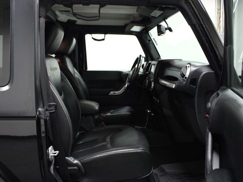 Used 2013 Jeep Wrangler Sahara w/ Connectivity Group image 15