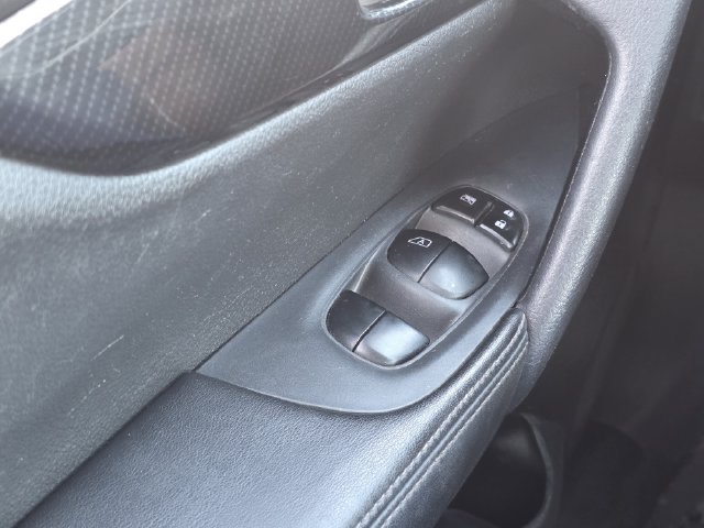 Used 2019 Nissan Rogue SL FWD image 17