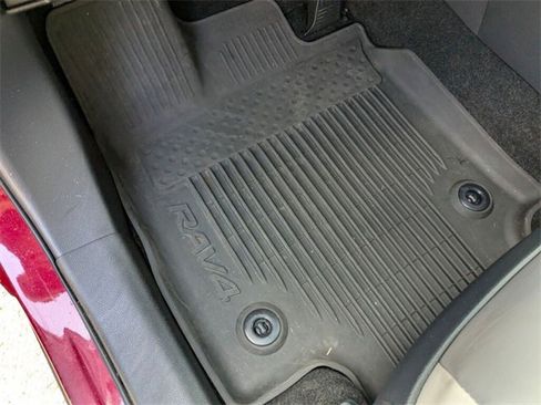 Used 2021 Toyota RAV4 XLE Premium image 33