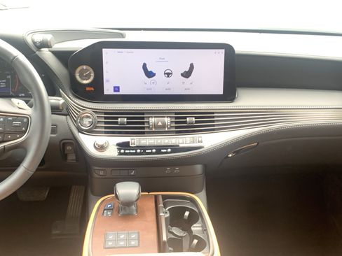 Used 2024 Lexus LS 500 RWD image 31