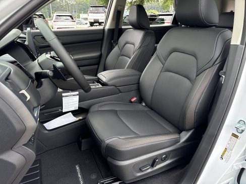 New 2026 Nissan Pathfinder SL FWD image 16