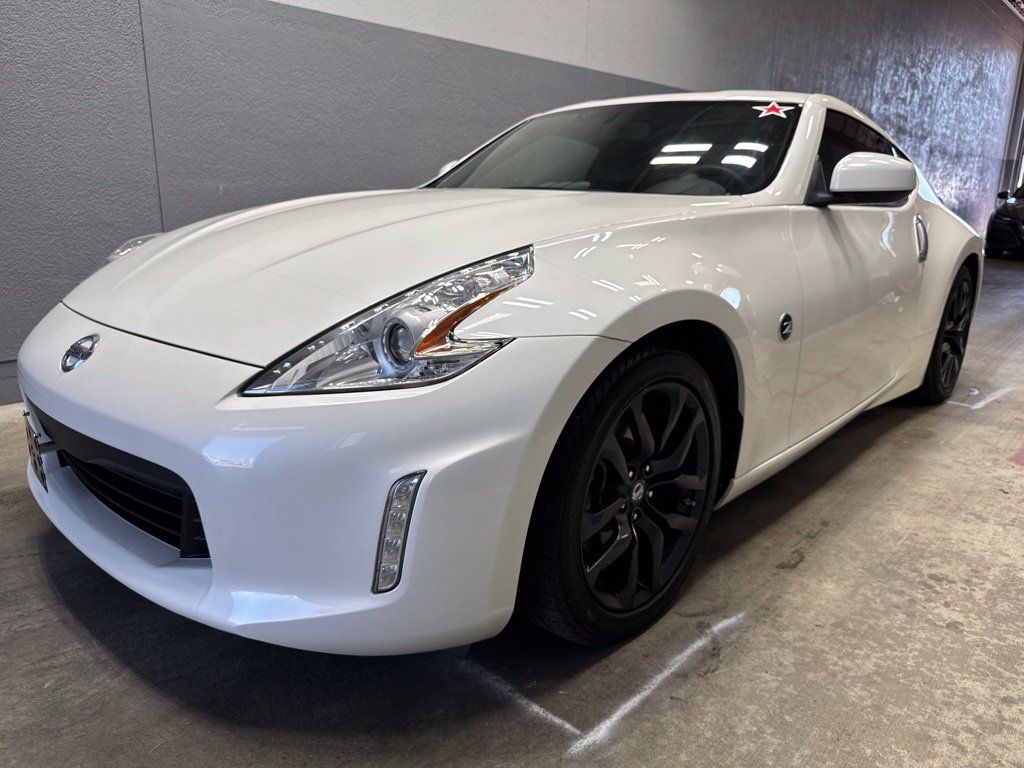 Used 2016 Nissan 370Z Coupe RWD image 6
