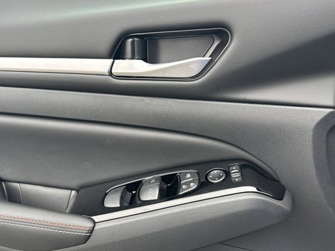 New 2025 Nissan Altima 2.5 SR image 11