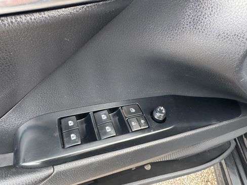 Used 2020 Toyota Camry SE image 18