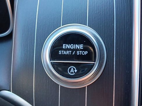 Used 2024 Mercedes-Benz GLC 300 4MATIC image 19