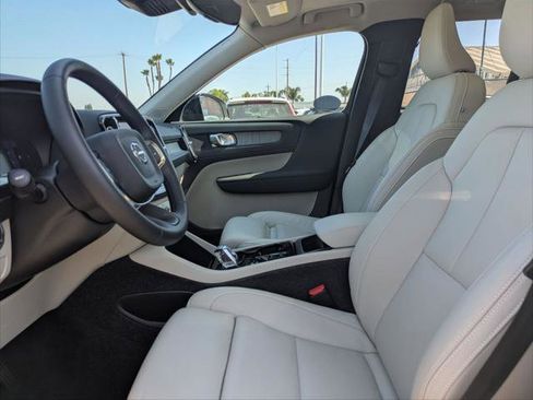 Used 2026 Volvo XC40 B5 Plus w/ Protection Package Premier AWD/4WD image 20