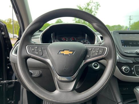 Used 2019 Chevrolet Equinox LS w/ LS Convenience Package FWD image 18