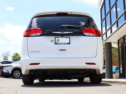 Used 2023 Chrysler Voyager LX FWD image 12